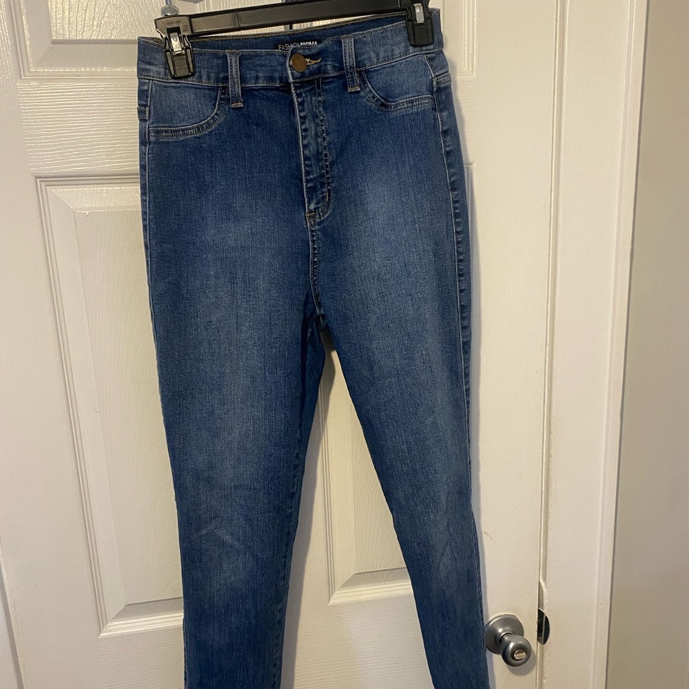 Medium wash, skinny jeans